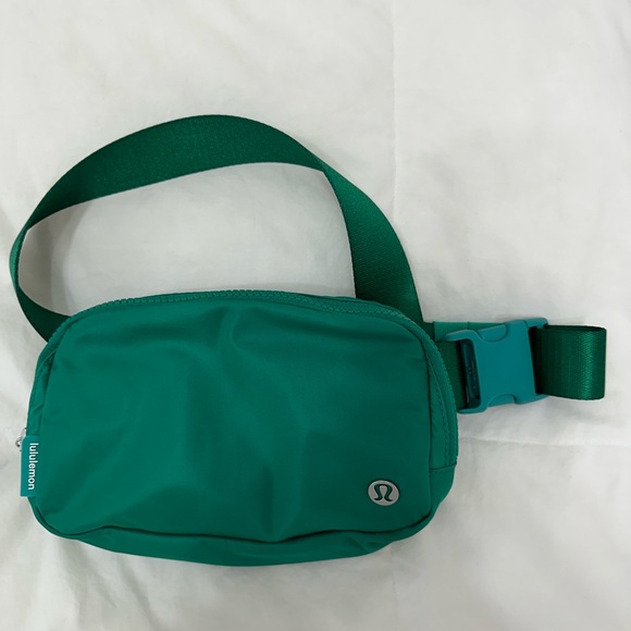 Lululemon Everywhere Belt Bag 1L - Picture 1 of 3